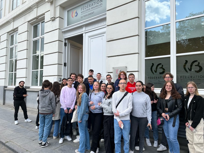 Visite du Parlement de la Fédération Wallonie-Bruxelles et rencontre avec Madame Caroline Désir, Ministre de l'Education