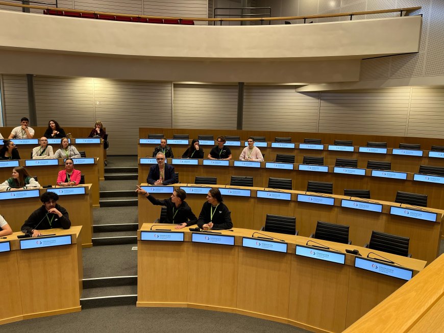 Visite du Parlement de la Fédération Wallonie-Bruxelles et rencontre avec Madame Caroline Désir, Ministre de l'Education