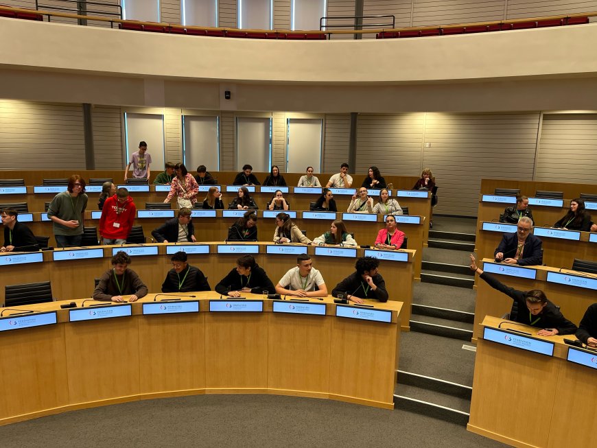 Visite du Parlement de la Fédération Wallonie-Bruxelles et rencontre avec Madame Caroline Désir, Ministre de l'Education