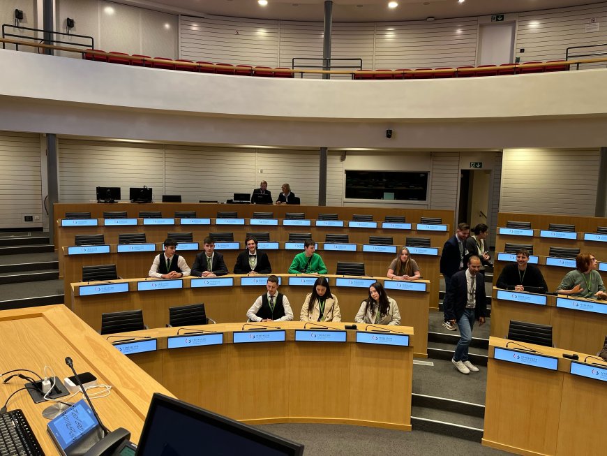 Visite du Parlement de la Fédération Wallonie-Bruxelles et rencontre avec Madame Caroline Désir, Ministre de l'Education