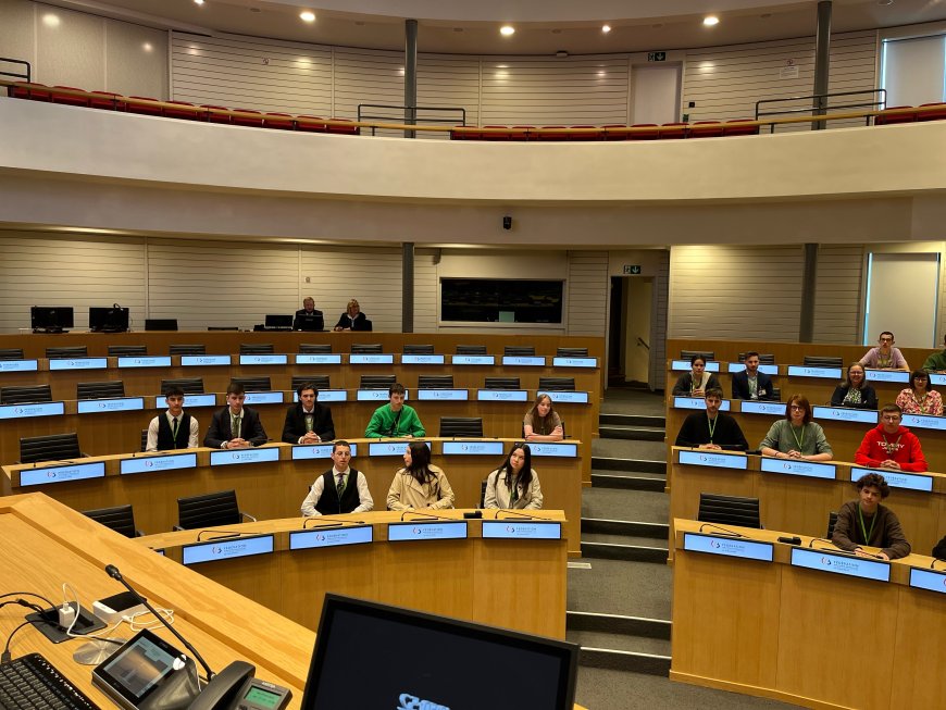 Visite du Parlement de la Fédération Wallonie-Bruxelles et rencontre avec Madame Caroline Désir, Ministre de l'Education