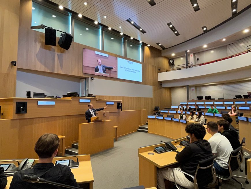 Visite du Parlement de la Fédération Wallonie-Bruxelles et rencontre avec Madame Caroline Désir, Ministre de l'Education