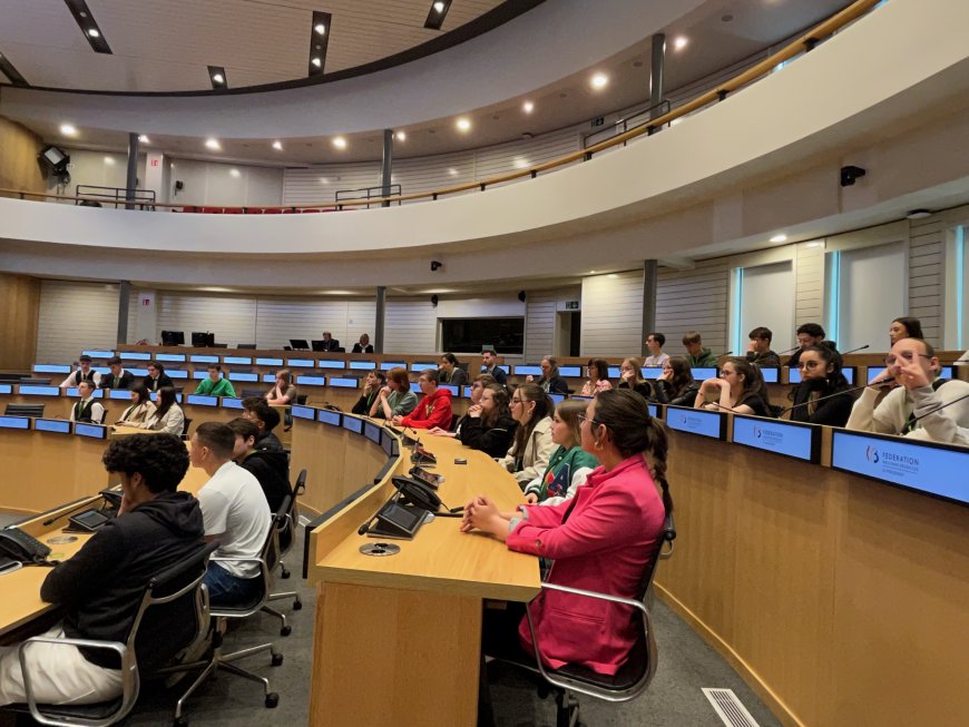 Visite du Parlement de la Fédération Wallonie-Bruxelles et rencontre avec Madame Caroline Désir, Ministre de l'Education