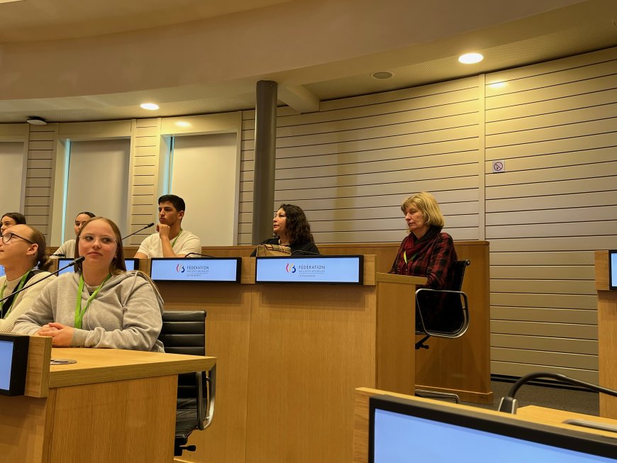 Visite du Parlement de la Fédération Wallonie-Bruxelles et rencontre avec Madame Caroline Désir, Ministre de l'Education